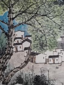 保真书画，吴泉棠四尺整纸山水画佳作一幅。吴泉棠， 1956年，浙江衢州人，重彩乡情画创始人，被黄山市歙县政府授予首个“荣誉市民”称号，毕业于中国美术学院国画专业，结业于中国美协首届创作高研班，全国中国画廊联盟画家，中国美术家协会会员，香港国际画院山水画艺委会副主席，北京民族大学教授，硕士生导师。