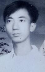 老照片：欢送魏伯文，1956年。照相馆布景。【江西抚州专区广昌县粮食局——魏伯文先生旧藏系列】