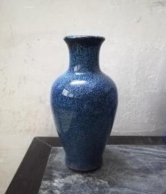 一个釉色很美的石湾瓷瓶