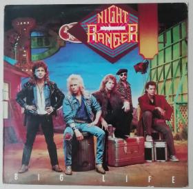 顶尖乐队Night Ranger以动力吉他二人组而闻名于世。从Night Ranger1982年发行的的第一张唱片起，这个摇滚AOR组合登上了榜首并且在全世界发行了多张白金唱片。其中成员Brad Gillis自己也有近20张冠以自己名字的金唱片跟白金唱片。