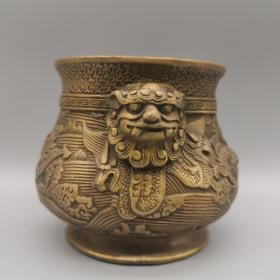 古玩铜器收藏，黄铜狮头龙纹痰盂，形制端正，做工精致，包浆厚重！