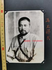 原版民国 黑白老照片：1920年左右 安徽巢湖巢县人 军阀首领《冯玉祥》身穿军装戎装照一张！尺寸：14厘米×10.3厘米。