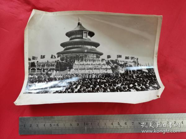 老新闻照片：庆祝中华人民共和国成立22周年