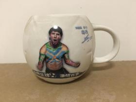 2010百事可乐杯子 图案：梅西、德罗巴