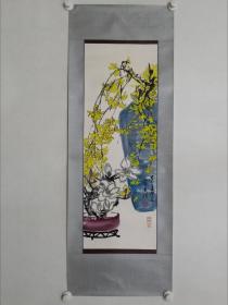 保真书画，天津美协会员陈宝生《迎春花》国画一幅，原装裱镜心，尺寸80×30cm