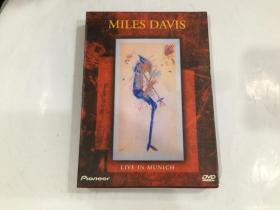 miles davis  共3张碟片一盒全