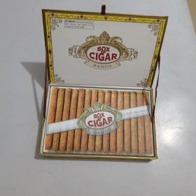 Box of Cigar Bands【精装】【外盒有破损，书本完好，有九五品】