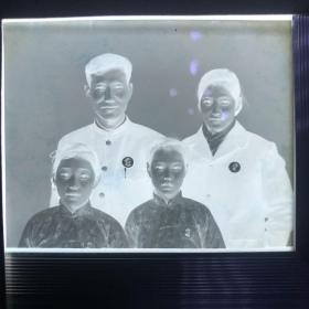 a 七十年代 长沙湘江摄影社 幸福一家人合影底片1张