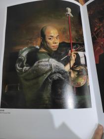 王玉琦油画艺术 中国当代实力派油画精品丛书  8开 库存尾货 9成新左右 是当代实力派油画家王玉琦的精品代表作，其内容色彩艳丽，生动形象。画面精致、细节完美，准确真实。所展示的是他艺术旅途中偶遇的风景，他艺术生活里的零碎片段，他艺术精品里的一组小画儿，生动，宁静。现在就请你随着艺术大师的笔触来领略油画的画理、风情、美境