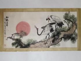 保真书画，北京名家刘存惠《松鹤延年》一幅，尺寸65×133cm。 著名画家、美术教育家，1955年生于北京。国家一级美术师、教授、中国美术家协会会员，国家民族画院副院长、中国林业美术家协会副主席、中国花鸟画研修院副院长，朝阳区美术家协会副主席、北京石齐画院学术院长、北京师白艺术研究会荣誉会长、央视数字书画频道特聘教授，师从著名国画大师娄师白先生，齐白石艺术第三代传人，擅长写意花鸟及山水画。