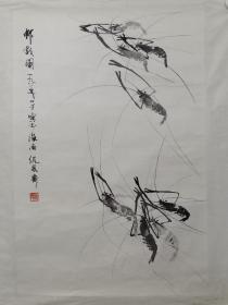 仉凤舞《虾戏图》一幅，纸本托片，尺寸69×46cm。著名连环画家。中国美术家协会会员，中国书法家协会会员。连环画代表作有: 巾帼英魂----中国旅游出版社83年1版1印,30万册。