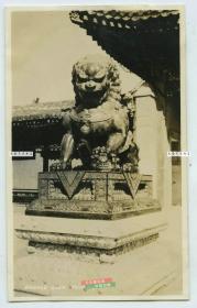 民国北京颐和园游廊边威武铜狮老照片，强烈泛银