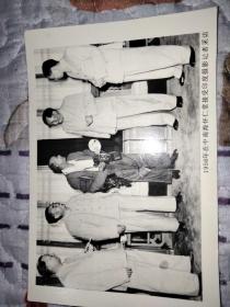 1956年在中南海怀仁堂接受印度记者采访