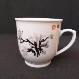 景德镇茶杯 细瓷 墨彩手绘干枝梅花 70年代创汇产品 底有小磕 见图
