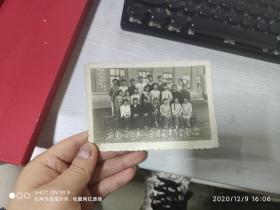 64年西南第一公司第一小学团员，青年合影