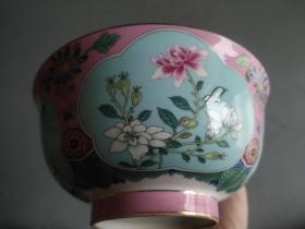 清代珐琅彩花卉瓷碗