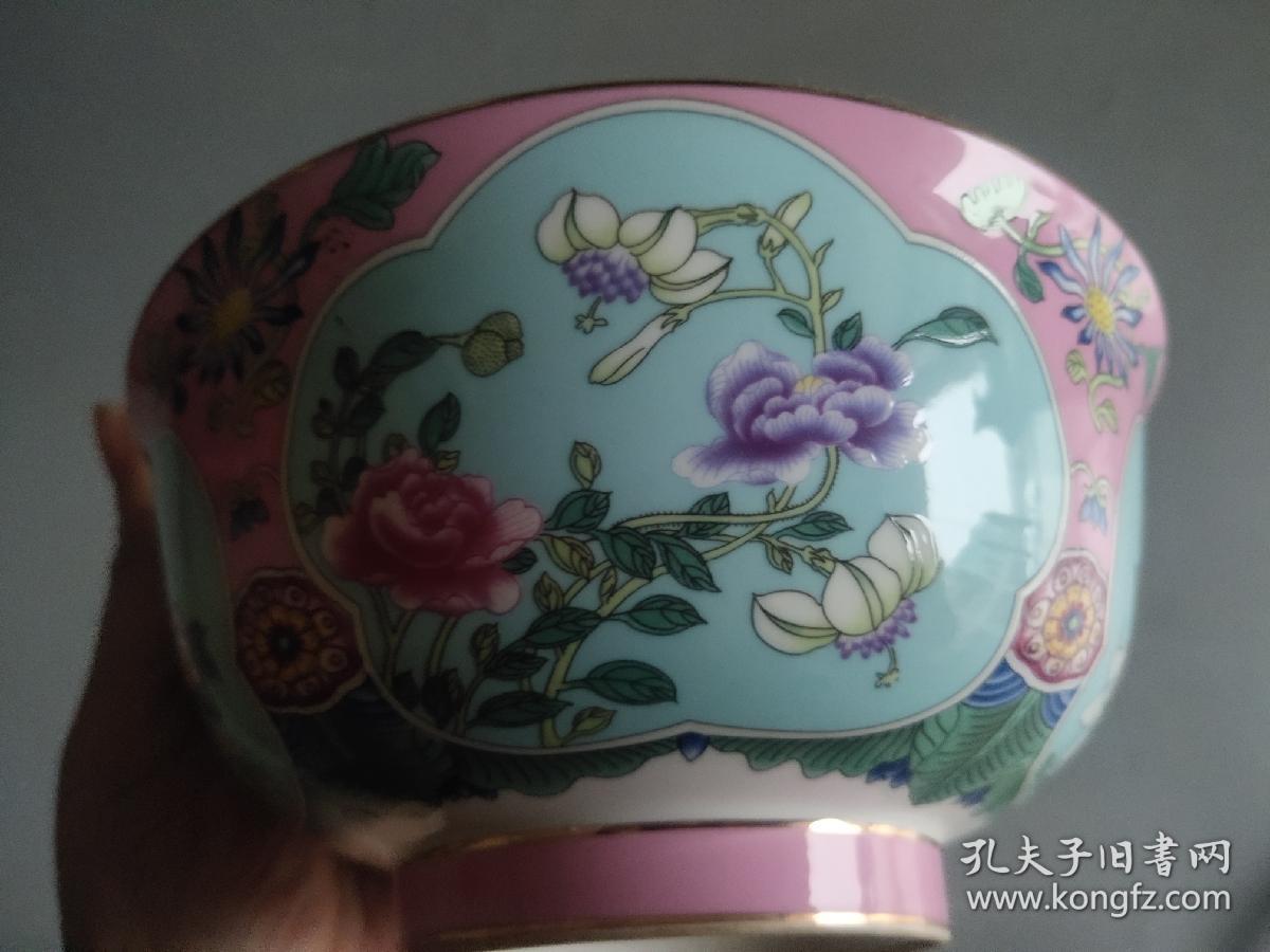 清代珐琅彩花卉瓷碗