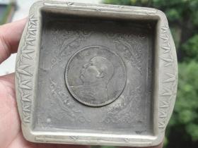中华民国三年银盘---品相好-包浆自然--开门到代尺寸：10.1x8.7x1.5cm重：139.2g喜欢可联系