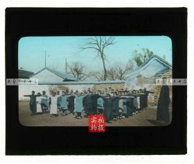 清代民国玻璃幻灯片-----民国时期北京小学校教书先生带孩子一起做课间操体育锻炼