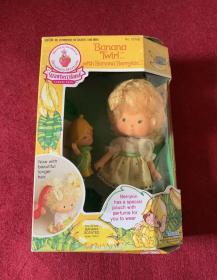 Vintage Strawberry Shortcake B anana Twirl Berrykin Doll & Critter. RARE! MINT!超罕见Kenner玩具公司出品，内里全新娃娃还带着出厂原发网，高价古董商品售出不退不换