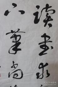 萧良平书法作品，字雪峰，号湘西布衣。1964年出生于湖南省洞口县，现任中国楹联学会副秘书长、办公室主任、书法艺术委员会秘书长，中国书法家协会、中华诗词学会会员，中华海内外对联书画家协会常务理事等。