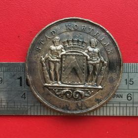 D228比利时荣誉勋章城市很短的时间1934两男子持棍守城堡铜牌铜章