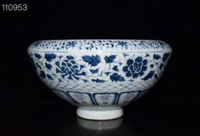 元代青花缠枝花卉大碗