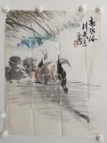 保真书画，黄奇南（黄天秀）1979年国画《春江水暖鸭先知》一幅。尺寸70.5x53.5㎝。黄奇南（1918——1999）字骐良，又名天秀、逸之、勃生，广东揭阳渔湖广美村人。北京故宫博物院古代书画研究部部长、古代书画鉴定专家、著名书画家。先后师从张大千、李苦禅、黄宾虹、蒋兆和，为中国现代博采众家又独树一帜的书画大家。