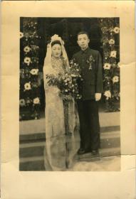 【民国老照片：夫妻婚纱照】（背面有1946年毛笔题字）