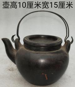 紫砂茶壶，包浆厚重，用砂细腻，色泽光润