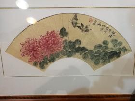 白石款《蝴蝶菊花图》扇面，钤印：借山老人，画法细腻精到，书法一流，包老，真伪需辨。