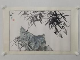 保真书画，周之林《竹雀奇石图》一幅，原装裱镜心，尺寸43.5×67cm。中国大写意画家，国家一美术师。1946年出生于天津宝坻县，自幼研习丹青、精于大写意花鸟画、人物画，山水画亦有建树。