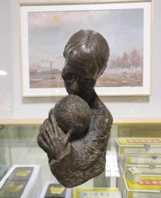 满洲国时期 雕塑 母子情