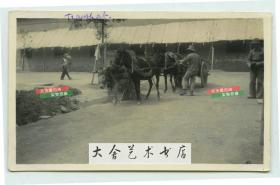 民国时期天津一带仓库前的拉油的马车车夫老照片