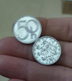 捷克50赫勒纪念币 铝币 硬币 直径约19mm 年份随机欧洲 收藏