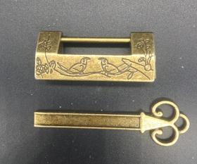 古玩杂项复古工艺纯铜做旧箱锁 柜锁  喜鹊登梅 小锁 铜锁