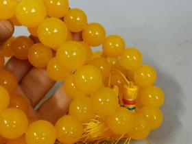 乡下收的清代一串冰种黄翡翠佛珠
