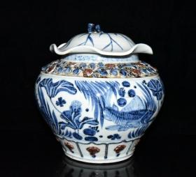 元代青花釉里红鱼草纹雕刻捏花荷叶盖罐【26x24.5cm】
