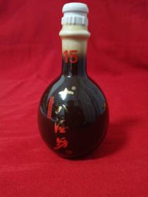 十八酒坊小棕色酒瓶一对（非卖品）／