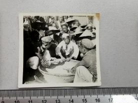 1954年前后。涡阳县城郊区郑西勋合作社用666谷防治害虫，老照片。