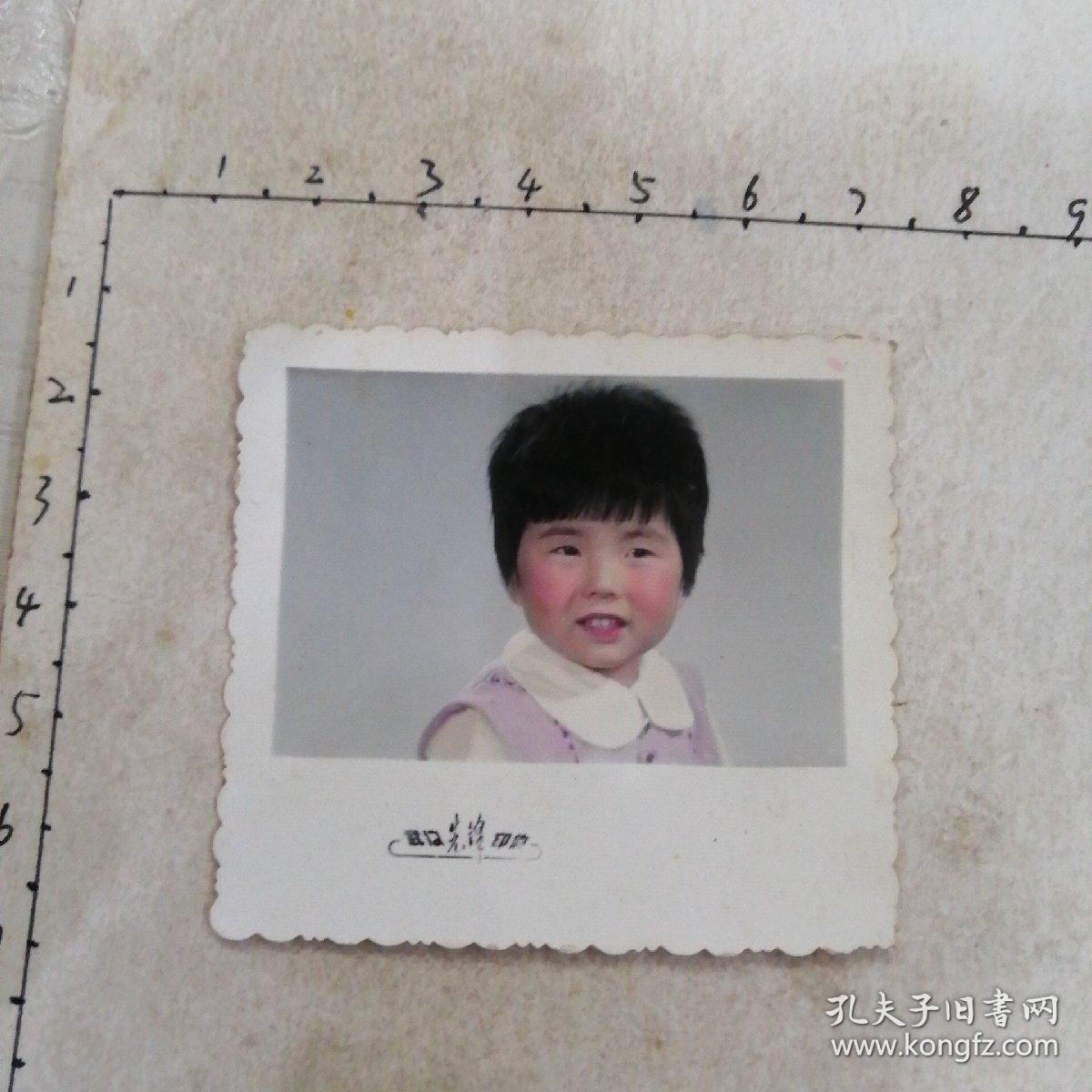 点击查看原图 短发女孩彩照