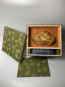 旧藏珍品布盒装纯手工雕刻芙蓉寿山石印章。群兽献瑞名人雕刻