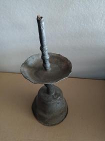 《锡制 腊烛台》农村拆迁收来！品相如图，自鉴自定！高22厘米，长22厘米，宽10厘米，重520克！超低价出售！