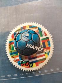 1998年法国世界杯足球⚽赛邮票2枚，圆形邮票，包邮价。