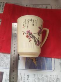 1973年带梅花茶杯