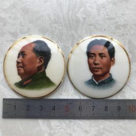 红色纪念收藏**时期毛主席万岁瓷质套章4枚其中之2枚像章胸针