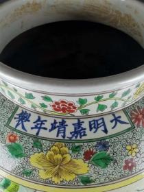 明嘉靖五彩花鸟花卉纹大罐