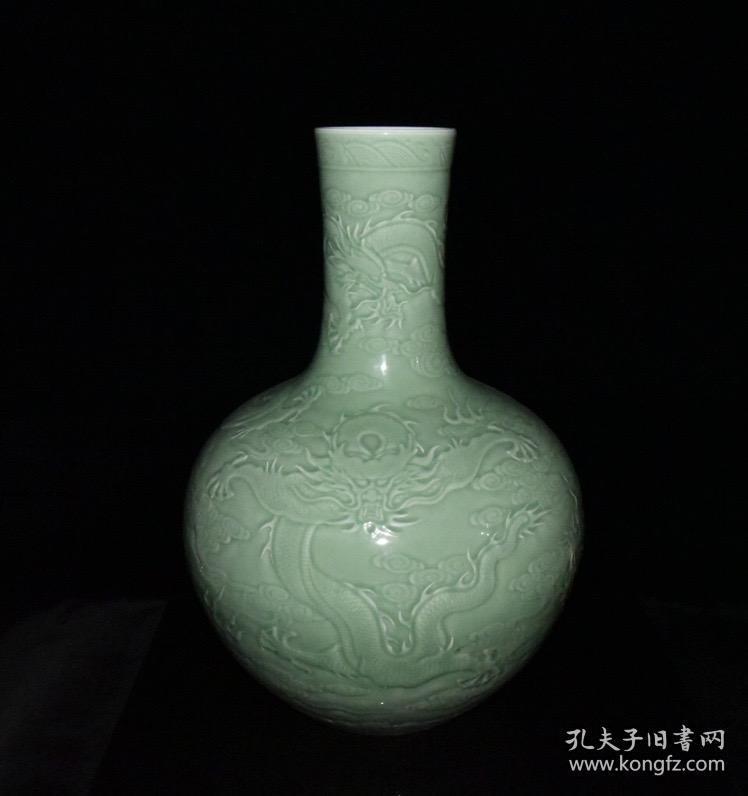 清代乾隆豆青釉雕刻五龙大天球瓶【58x39cm】