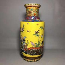 黄底斗彩花鸟图花瓶长18厘米宽18厘米高42厘米