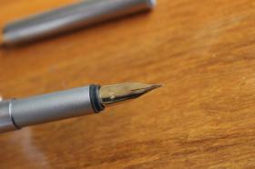 全新未使用——《德国原产万宝龙钢笔》。70年代产古董级万宝龙贵族钢笔-镀铬金属杆
